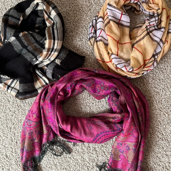 Elegant Women's Scarf Set - Black, Gold, Pink - Picture 1 of 2